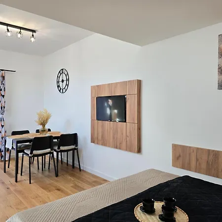 Sowia Nowe Nad Gorskim Potokiem Zachwycajacy Widok Na Gory