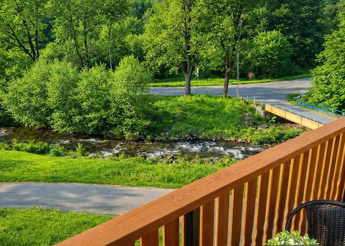 Sowia Nowe Nad Gorskim Potokiem Zachwycajacy Widok Na Gory Stronie Śląskie